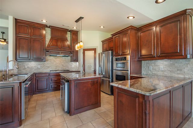 1227 Kiowa Drive W, Lake Kiowa, TX 76240
