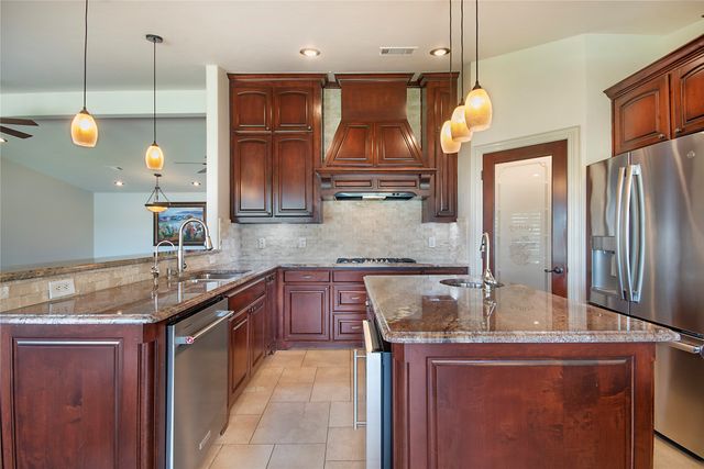 1227 Kiowa Drive W, Lake Kiowa, TX 76240