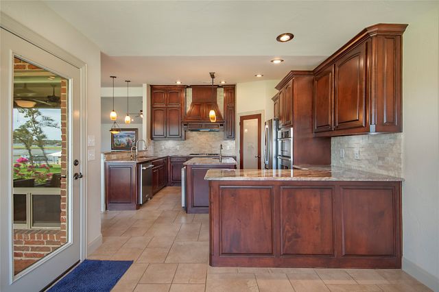 1227 Kiowa Drive W, Lake Kiowa, TX 76240