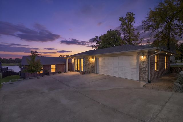 1227 Kiowa Drive W, Lake Kiowa, TX 76240