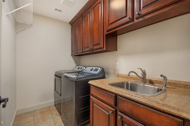 1227 Kiowa Drive W, Lake Kiowa, TX 76240