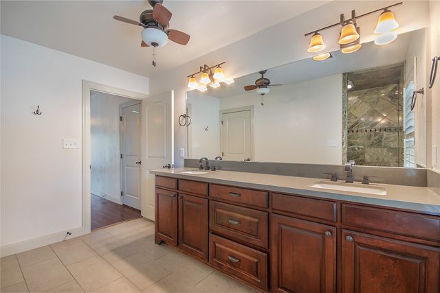 1227 Kiowa Drive W, Lake Kiowa, TX 76240