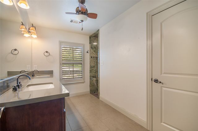 1227 Kiowa Drive W, Lake Kiowa, TX 76240
