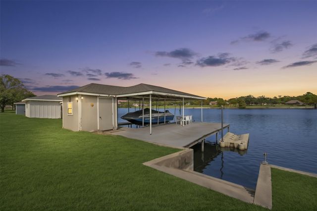 1227 Kiowa Drive W, Lake Kiowa, TX 76240