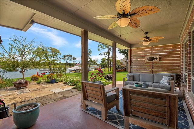 1227 Kiowa Drive W, Lake Kiowa, TX 76240
