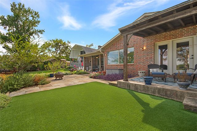 1227 Kiowa Drive W, Lake Kiowa, TX 76240