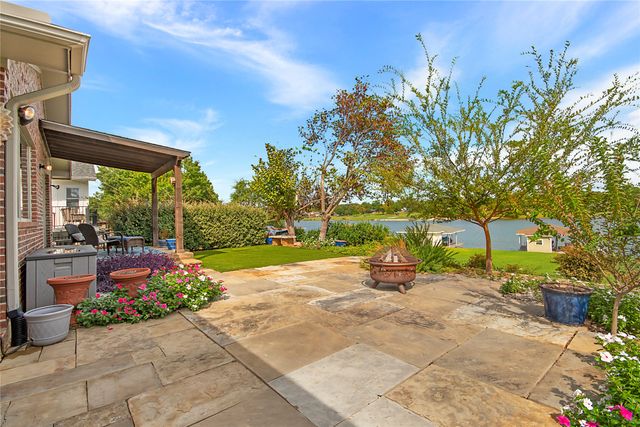 1227 Kiowa Drive W, Lake Kiowa, TX 76240