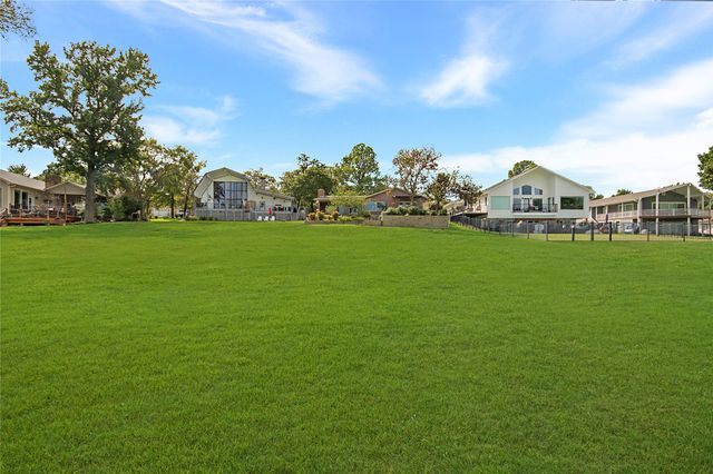 1227 Kiowa Drive W, Lake Kiowa, TX 76240
