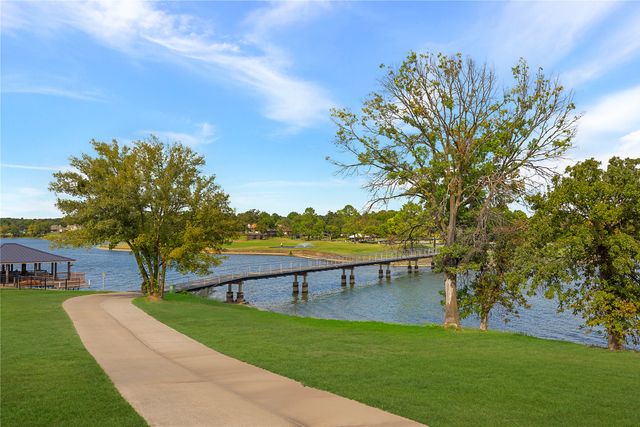 1227 Kiowa Drive W, Lake Kiowa, TX 76240