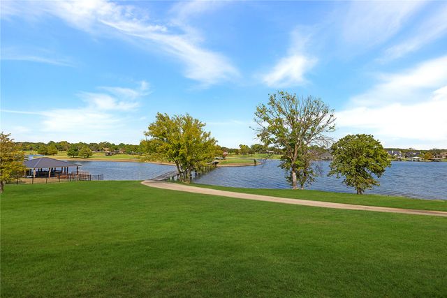 1227 Kiowa Drive W, Lake Kiowa, TX 76240