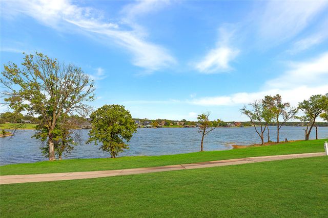 1227 Kiowa Drive W, Lake Kiowa, TX 76240