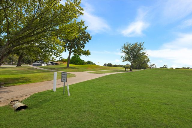 1227 Kiowa Drive W, Lake Kiowa, TX 76240
