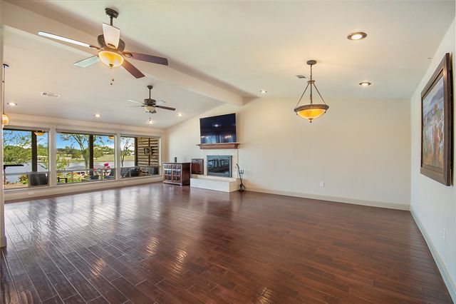 1227 Kiowa Drive W, Lake Kiowa, TX 76240