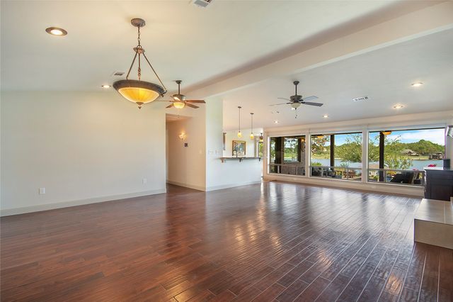 1227 Kiowa Drive W, Lake Kiowa, TX 76240