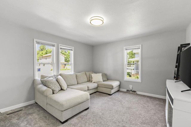 440 N Chatham Street, Janesville, WI 53548