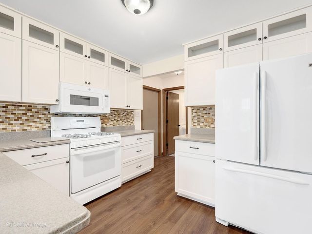 920 Elderberry Circle 104, Naperville, IL 60563