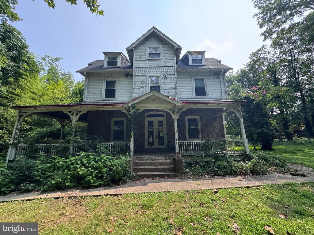 135 S LANSDOWNE AVE, Lansdowne, PA 19050