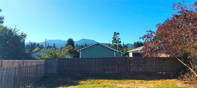 1018 W Glenwood Street, Port Angeles, WA 98362