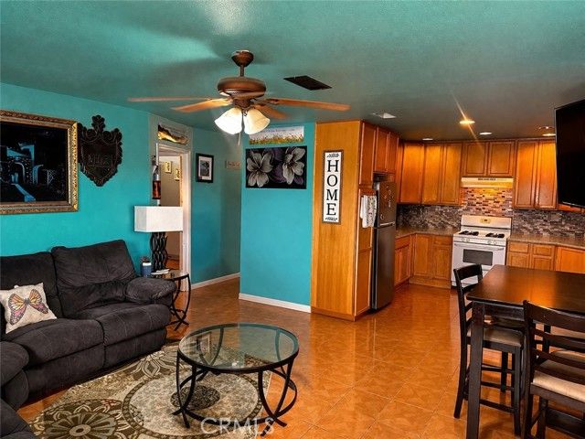 6317 Indio Avenue, Yucca Valley, CA 92284