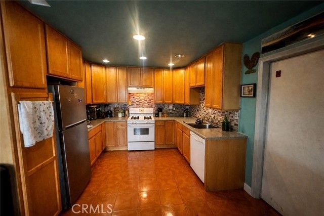 6317 Indio Avenue, Yucca Valley, CA 92284