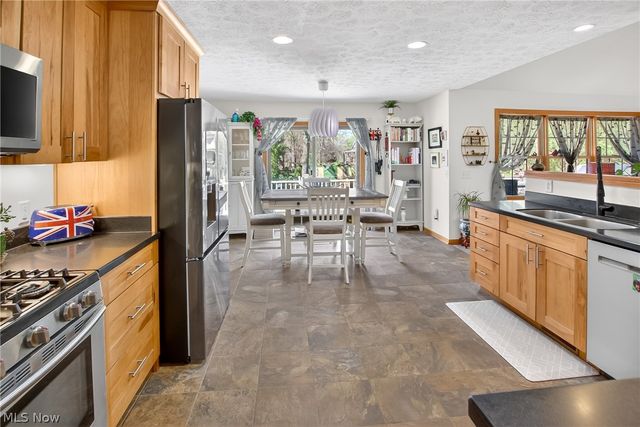 269 Chart Road, Cuyahoga Falls, OH 44223