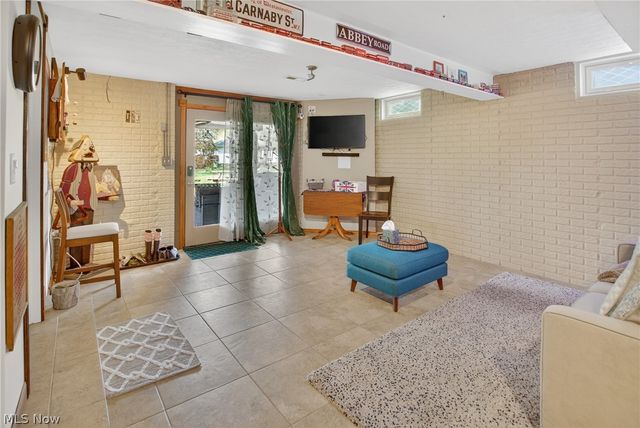 269 Chart Road, Cuyahoga Falls, OH 44223