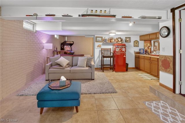 269 Chart Road, Cuyahoga Falls, OH 44223