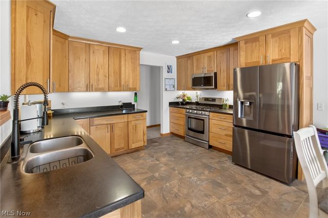 269 Chart Road, Cuyahoga Falls, OH 44223