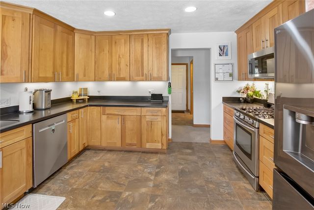 269 Chart Road, Cuyahoga Falls, OH 44223