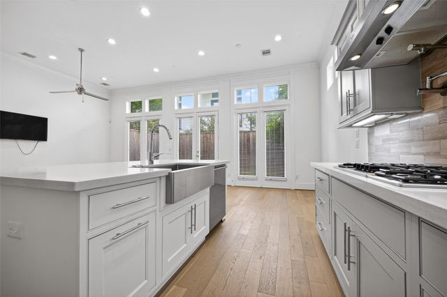 2713 Kinsley Oaks Drive, Houston, TX 77007
