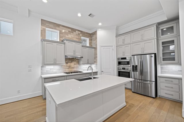 2713 Kinsley Oaks Drive, Houston, TX 77007