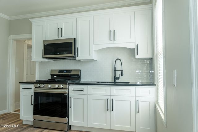 79 Western Parkway, Schenectady, NY 12304