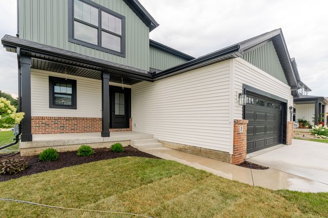 2 Bucktown Court, Bloomington, IL 61705