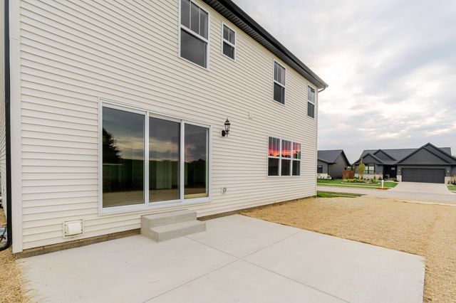 2 Bucktown Court, Bloomington, IL 61705