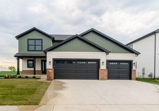 2 Bucktown Court, Bloomington, IL 61705