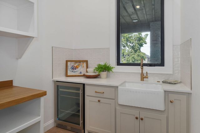 6019 S Dollison Avenue, Springfield, MO 65810