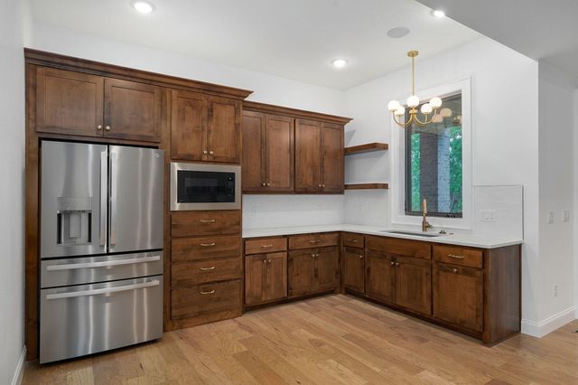 6019 S Dollison Avenue, Springfield, MO 65810