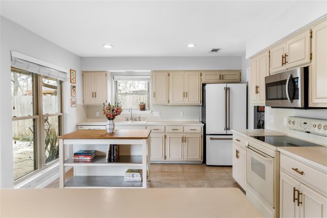 2509 Redleaf LN, Austin, TX 78745