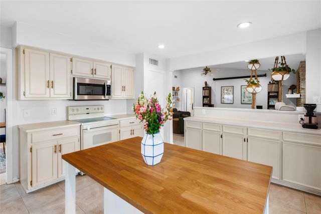 2509 Redleaf LN, Austin, TX 78745