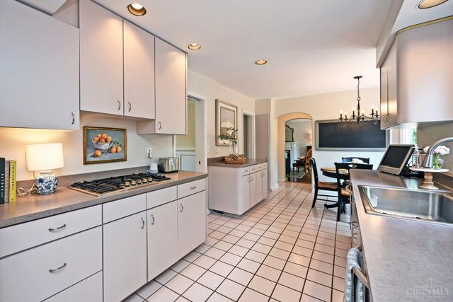 101 Linden Drive, Wyoming, OH 45215