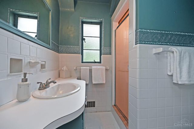 101 Linden Drive, Wyoming, OH 45215
