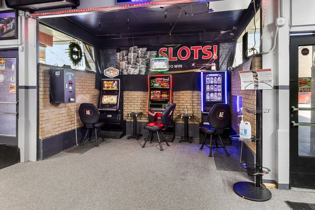 936 15th Avenue, East Moline, IL 61244