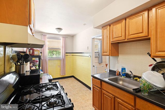 802 E 15TH ST, Chester, PA 19013