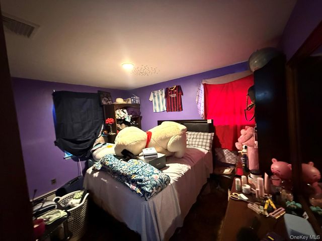 8 Speed Street, Brentwood, NY 11717