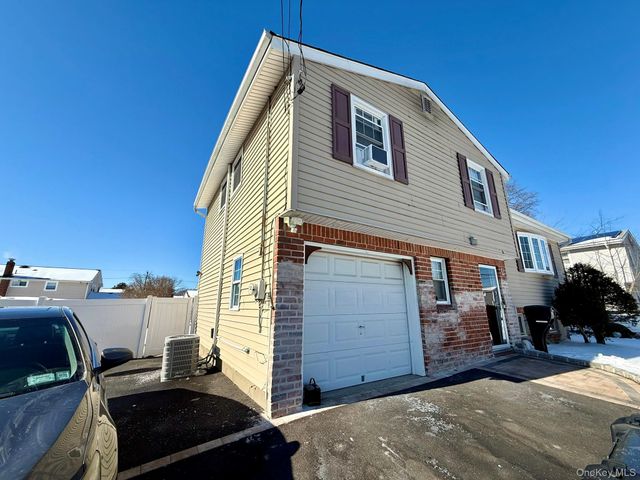 8 Speed Street, Brentwood, NY 11717