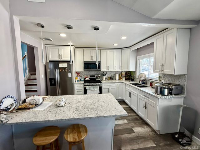 8 Speed Street, Brentwood, NY 11717