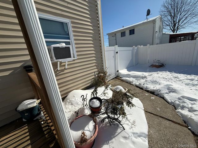 8 Speed Street, Brentwood, NY 11717