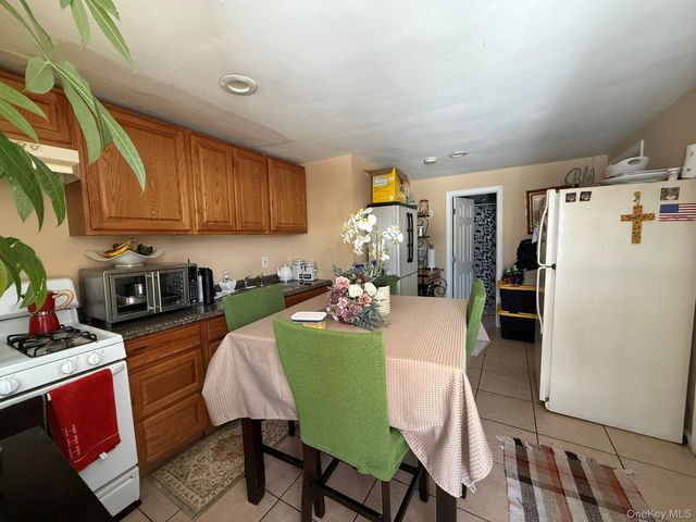 8 Speed Street, Brentwood, NY 11717