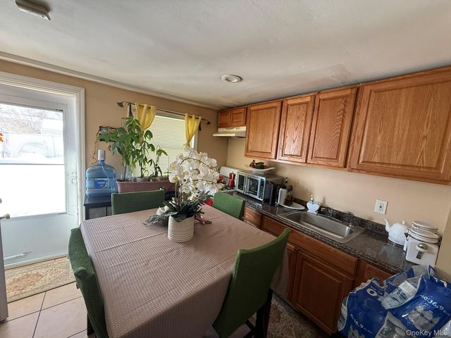 8 Speed Street, Brentwood, NY 11717