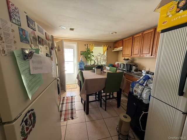 8 Speed Street, Brentwood, NY 11717